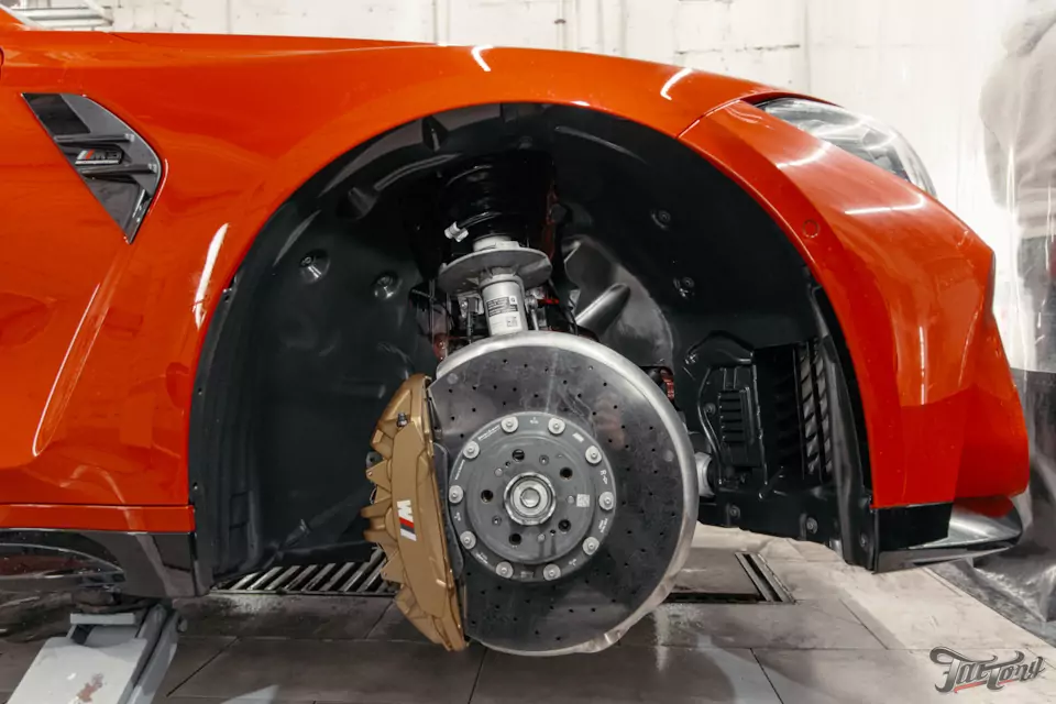 BMW M3 Competition: шиномонтаж с адаптацией и мойка подвески после зимы — как это делаем в Fat Tony